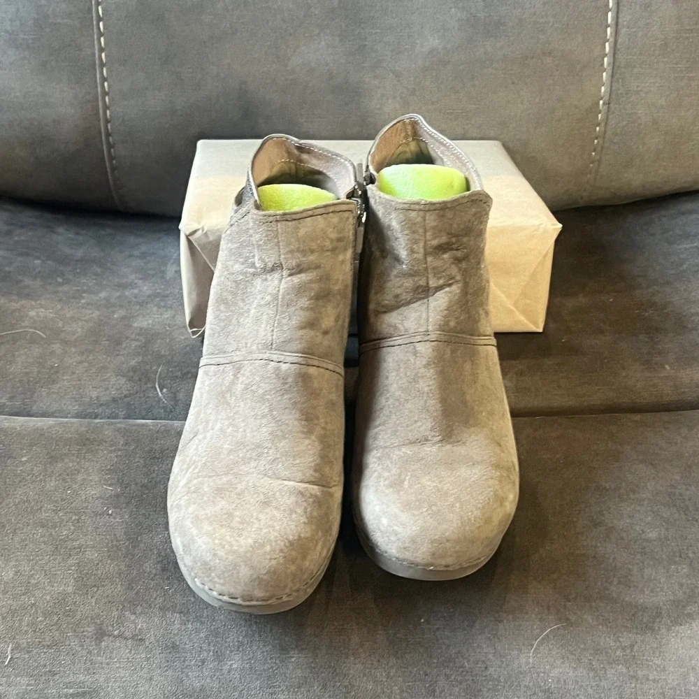 Dansko Leather Suede Ankle Booties Taupe Bronze‎ Wedge Heel Size 40 EUC